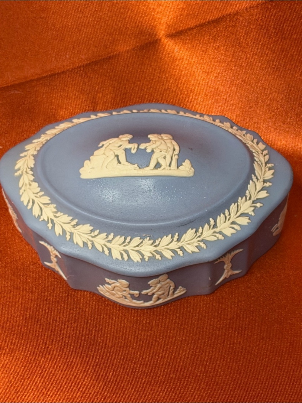 Vintage Wedgwood Blue Jasperware Scalloped Oval Trinket Box Cherub Relief Lid - Picture 2 of 9